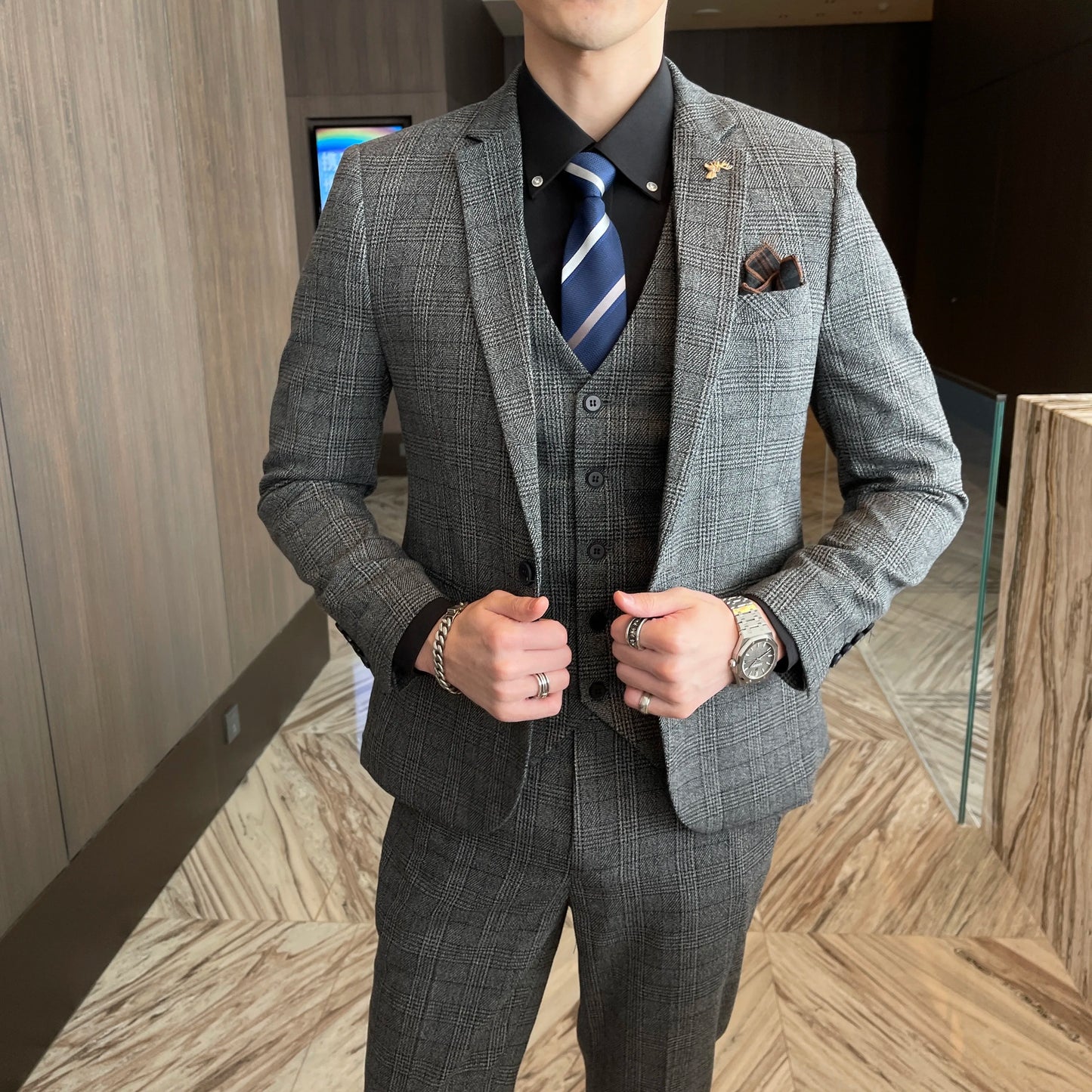 BeClassic™ Tailored Plaid Three-Piece Suit – British-Korean Elegance for Business & Events