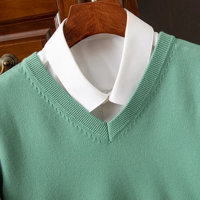 BeClassic™ Super Cashmere V-Neck Sweater – Thick, Warm Pullover for Timeless Autumn & Winter Style.